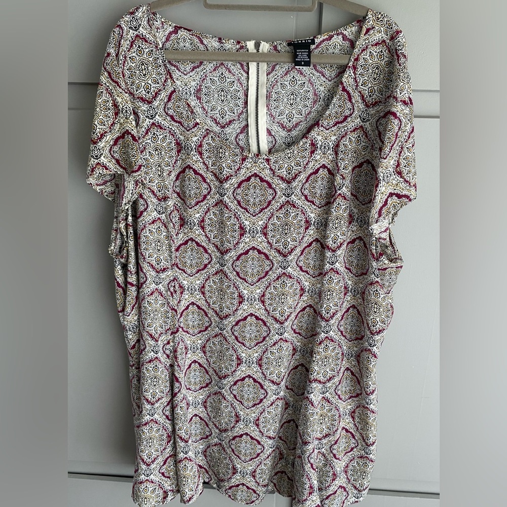 Torrid Woman’s Size 3 Blouse - Zipper Closure- Boho- Scoop Neck